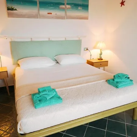 Nyaraló Hh - Four-room Sea View - Unit A *