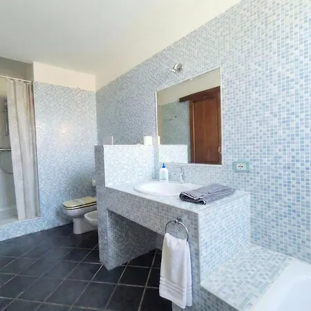 Hh - Four-room Sea View - Unit A Nyaraló